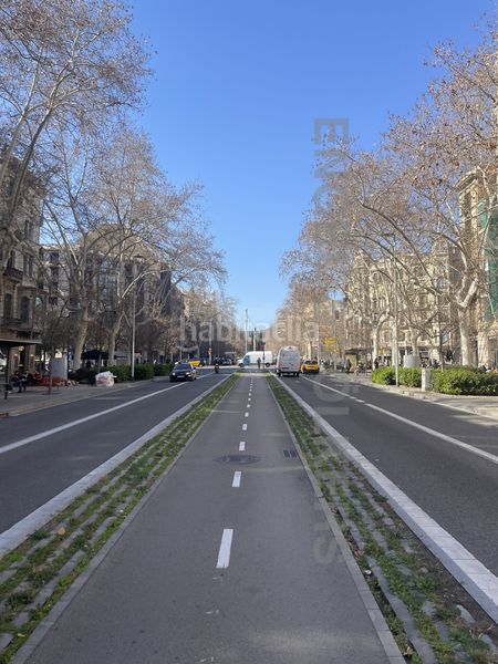 Foto d0a0c528-abca-476c-b214-4b6107605a84. Aparcament cotxe a Dreta de l´Eixample Barcelona