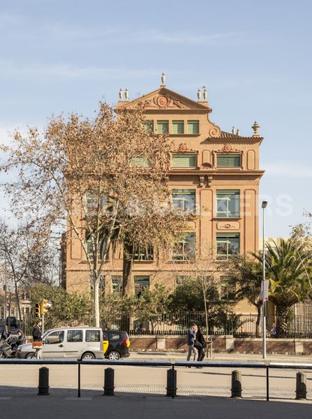 Foto de5c17d0-0c63-4c3c-aef0-1cb0dc599d7e. Aparcament cotxe a Dreta de l´Eixample Barcelona