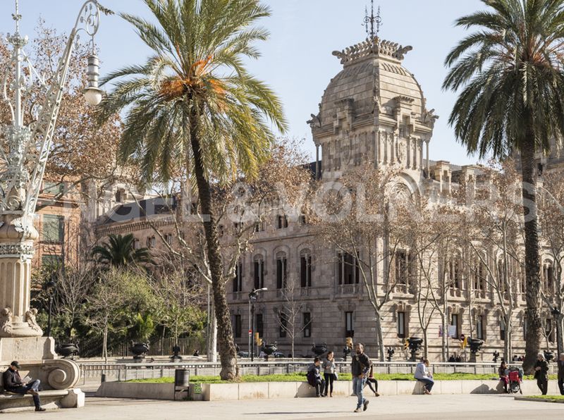 Foto f6cbf4ee-25b0-4dec-8d33-7aa62a2d276b. Aparcament cotxe a Dreta de l´Eixample Barcelona