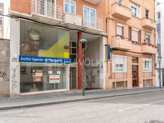 Local Comercial a Eixample. Magnifico local comercial en venta de 400m divisible.