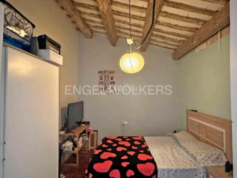 Foto 671d32a7-c335-47f6-be60-138a89b4cbb7. Edifici a Sant Andreu de Palomar Barcelona