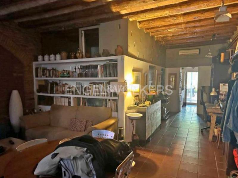 Foto f91c2687-1be8-4b4a-a8a7-f03bd55612b6. Edifici a Sant Andreu de Palomar Barcelona