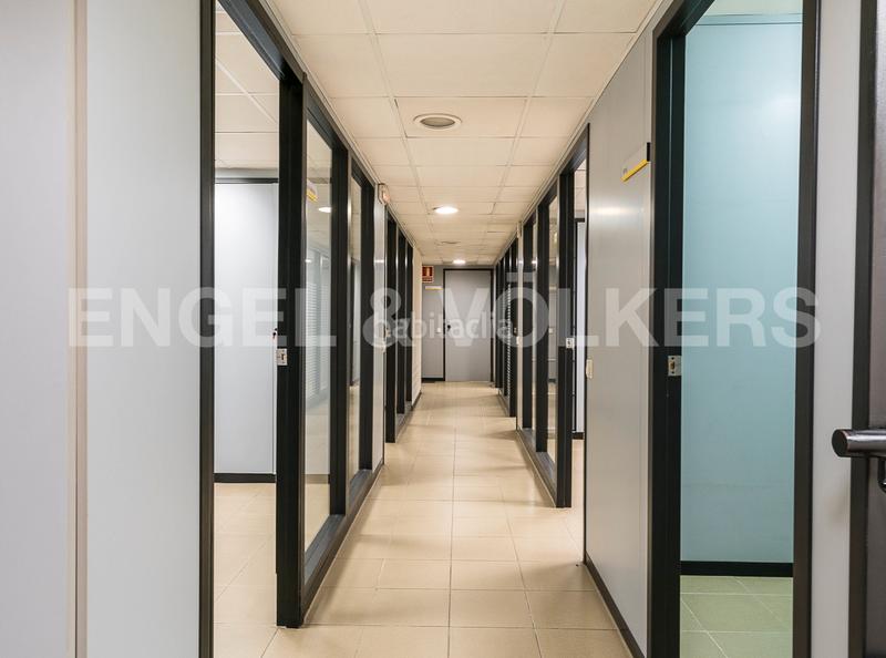 Foto 150a4fb8-7d86-409a-8f5e-5b9de97863ad. Alquiler local comercial exclusivo local en calle aragón en Barcelona