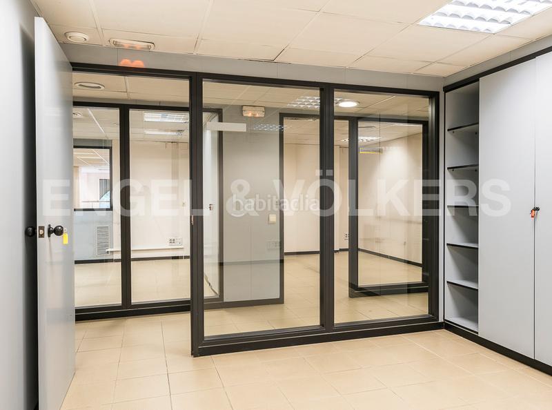 Foto 6b3c84e8-56b2-41f3-b0aa-5b8351d9adc6. Alquiler local comercial exclusivo local en calle aragón en Barcelona