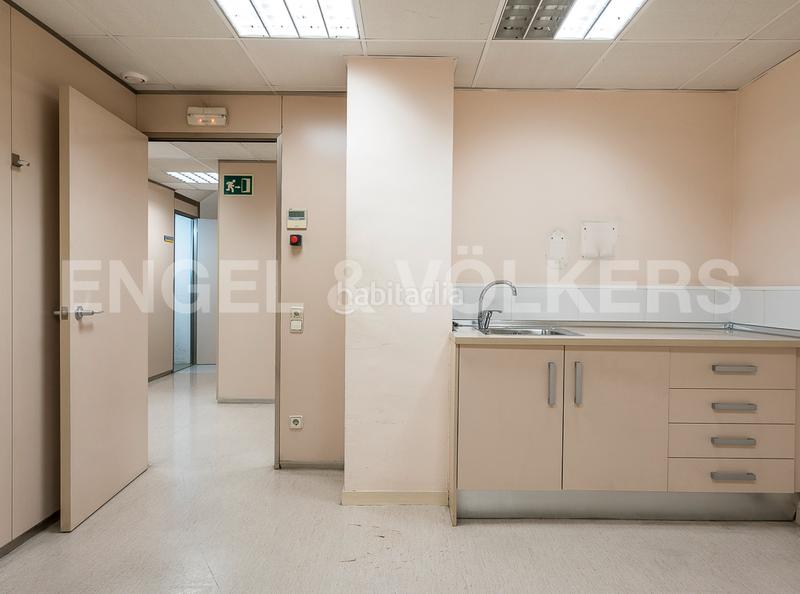 Foto 967e3825-280a-4829-bfee-ce0705a0654d. Alquiler local comercial exclusivo local en calle aragón en Barcelona