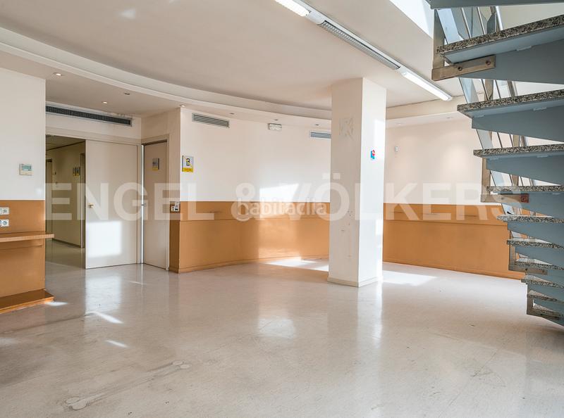 Foto a8f59960-1ada-47dd-8e3c-32dc0198f34d. Alquiler local comercial exclusivo local en calle aragón en Barcelona