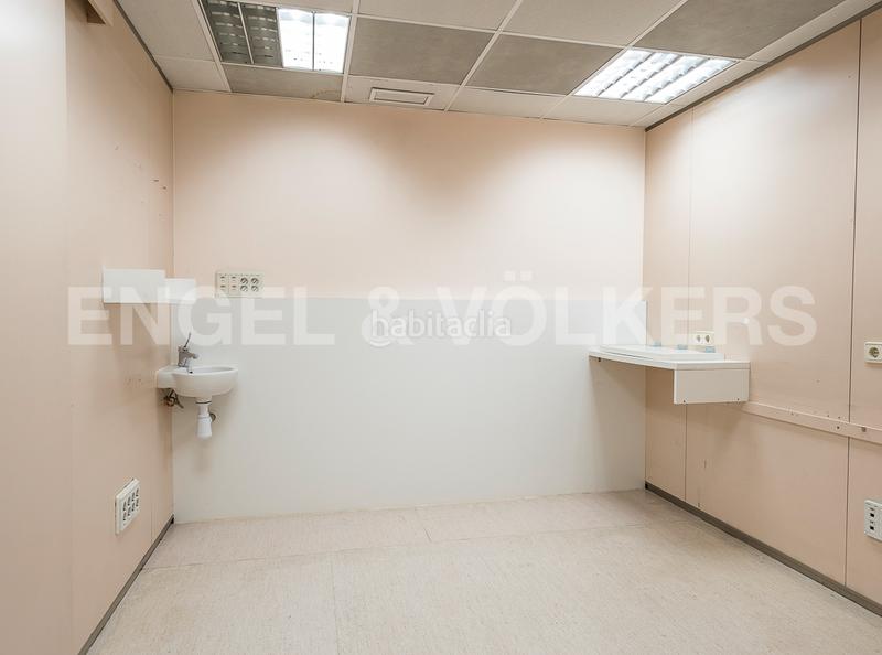 Foto be2c879e-4b93-434c-a610-013d9b6464be. Alquiler local comercial exclusivo local en calle aragón en Barcelona