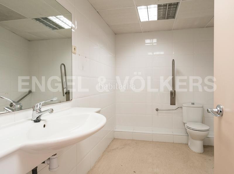 Foto c77b4936-4c28-4b49-a785-5cfc1298e840. Alquiler local comercial exclusivo local en calle aragón en Barcelona