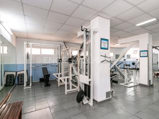 Local Comercial a Sant Pere i Sant Pau. Espacioso local en zona residencial.