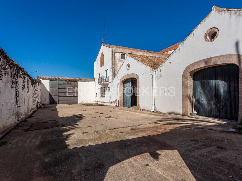 Foto c6ca7a8b-8347-48cb-9a6e-01152fa85962. Edifici a Secuita (La)