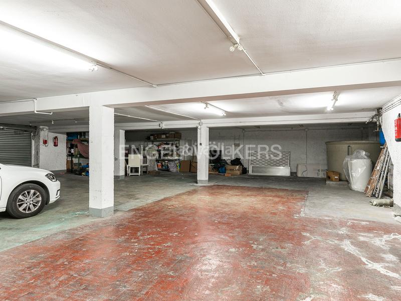 Foto 9b3dfef2-a038-45c9-92ef-3dcb77062c53. Local comercial excelente inversion de 1 local y 2 pisos en el centro de les corts en Barcelona