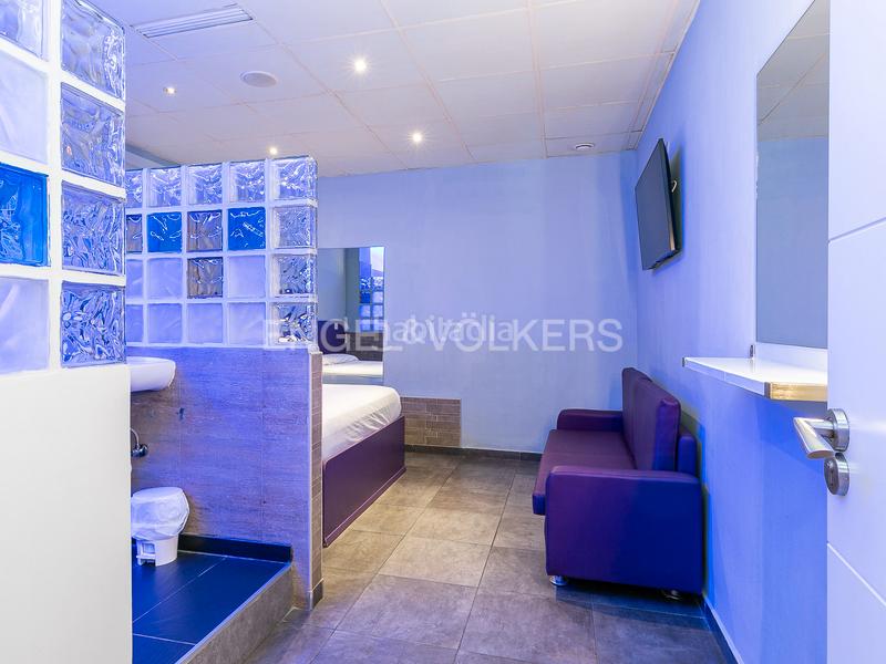 Foto a4b3460b-1581-4183-a3bd-acd5942b4c48. Local comercial excelente inversion de 1 local y 2 pisos en el centro de les corts en Barcelona
