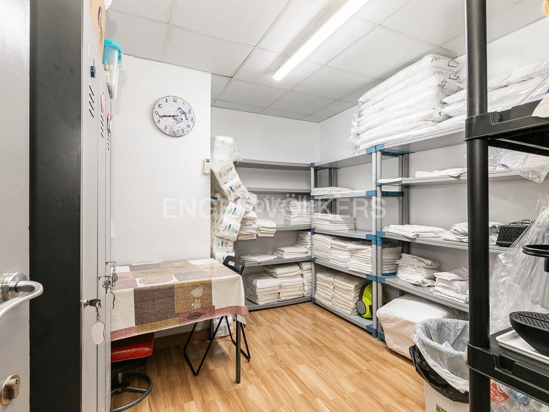 Foto e4eb5bde-f2ba-44de-9c55-ef54798b91d9. Local comercial excelente inversion de 1 local y 2 pisos en el centro de les corts en Barcelona