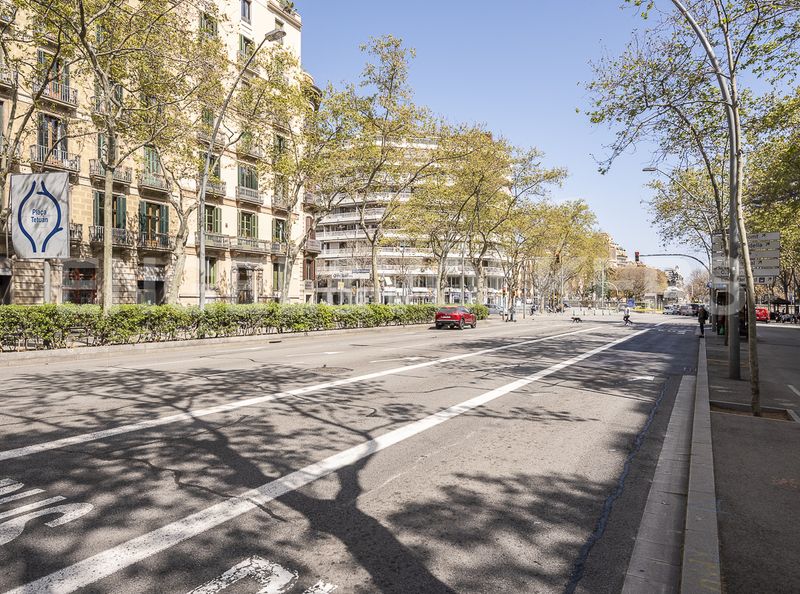 Foto 58b10efe-e52f-4ca4-bf0b-3fc3a6d995e0. Local comercial a Dreta de l´Eixample Barcelona