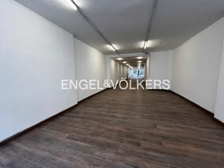 Rent Business premise in Calella. Espectacular local reformado en principal eje comercial en calel
