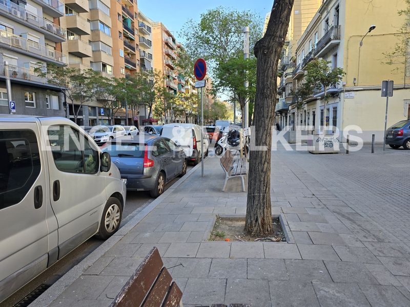 Foto 555a7877-d6a4-4c36-ab62-647d2ee1debe. Local comercial a Sant Andreu de Palomar Barcelona