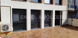 Alquiler Oficina en La Nova Esquerra de l´Eixample. Oficina moderna con terraza privada cerca de la estació de sants