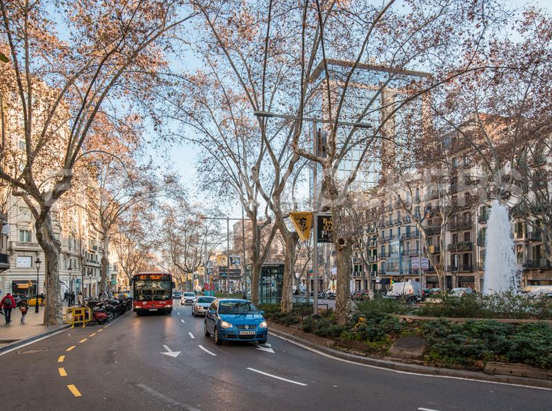 Foto 2f7a469d-8cc2-4bd0-b11f-176b91750473. Lloguer local comercial a Dreta de l´Eixample Barcelona