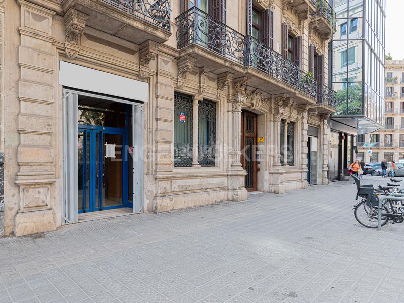 Foto 60888b65-3a15-41bb-a9d6-ecd3675cb949. Lloguer local comercial a Dreta de l´Eixample Barcelona