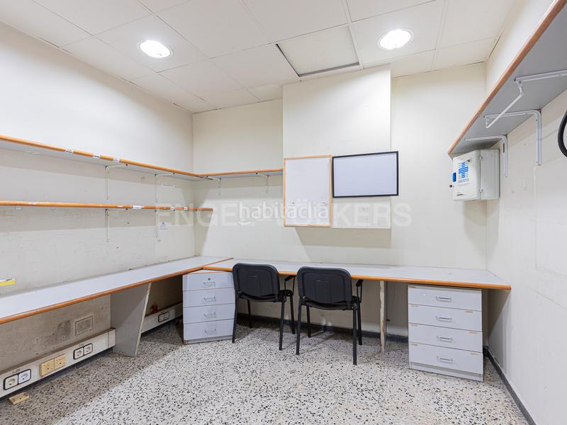 Foto 9230c95d-6953-4cd7-9e96-b0a1a9c6f8ee. Lloguer local comercial a Dreta de l´Eixample Barcelona