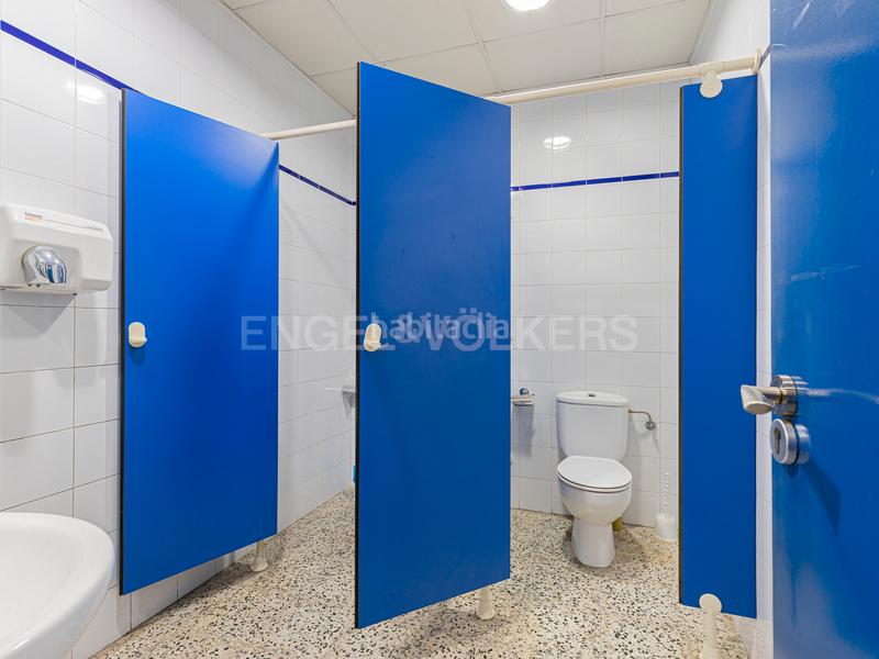 Foto c02b342a-4de9-4414-bf9d-63362e8257a8. Lloguer local comercial a Dreta de l´Eixample Barcelona