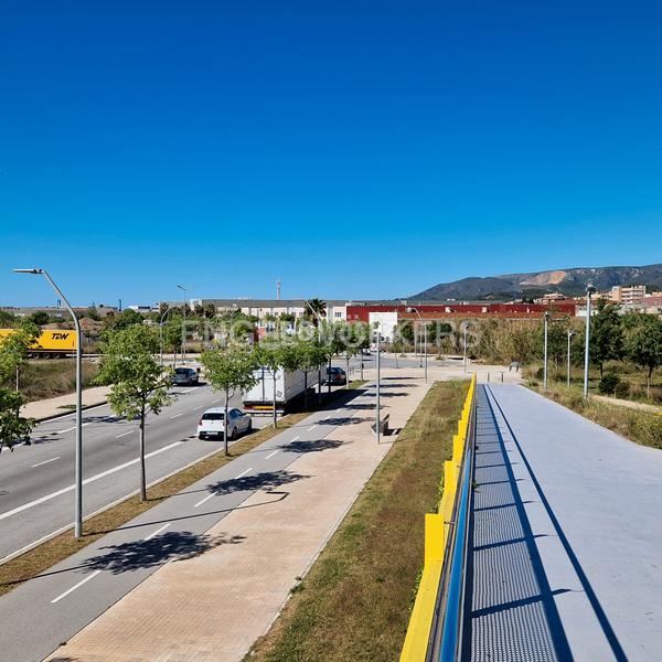 Foto e91cb290-f198-4fa8-a364-c534498030ff. Solar industrial solar en cami de la via y d hipacia, en Viladecans