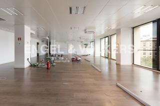 Rent Office space in Dreta de l´Eixample. Oficina reformada en alquiler en eixample