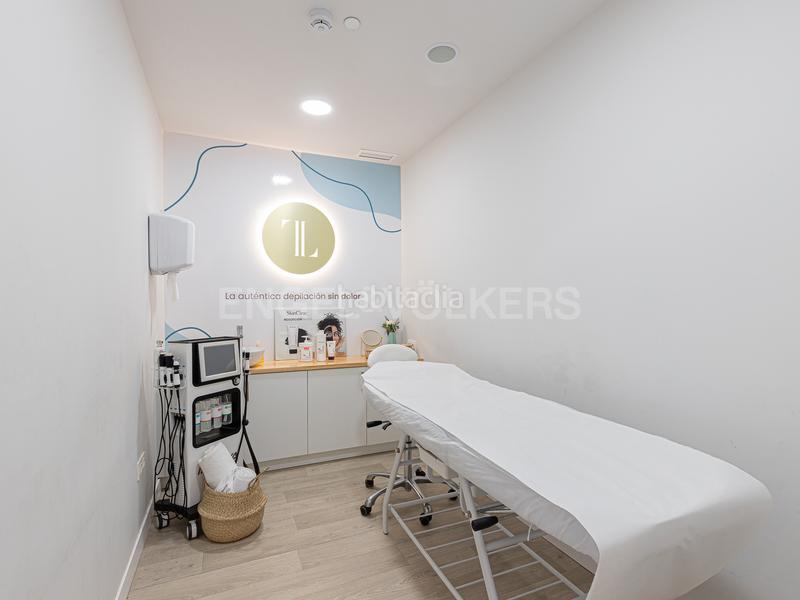 Foto 38bbe3ac-c4e4-4cdd-9afb-e2ed79afde31. Alquiler local comercial clínica estética en centro comercial de sant andreu en Barcelona