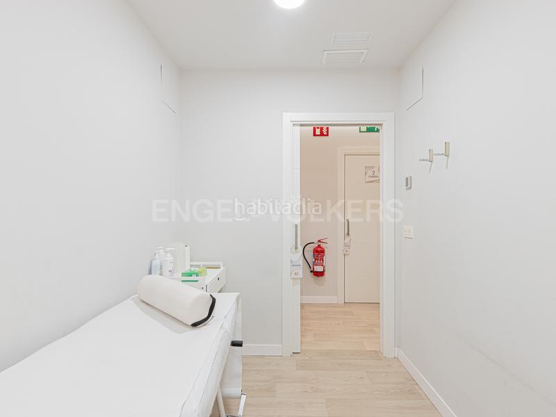 Foto 80d6aa20-f275-494e-a9b2-780db21c669f. Alquiler local comercial clínica estética en centro comercial de sant andreu en Barcelona