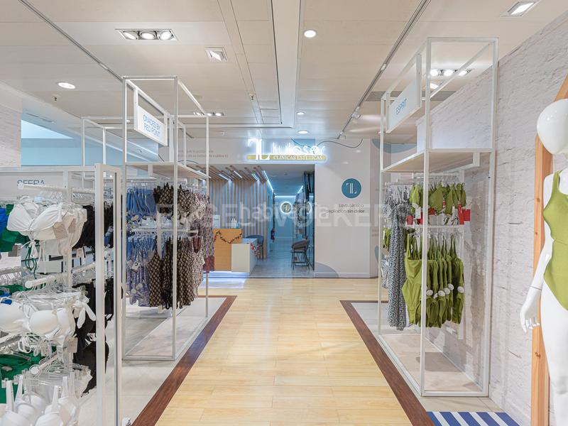 Foto 816b5ff4-4dd4-4d4f-a94c-b732958ce359. Alquiler local comercial clínica estética en centro comercial de sant andreu en Barcelona