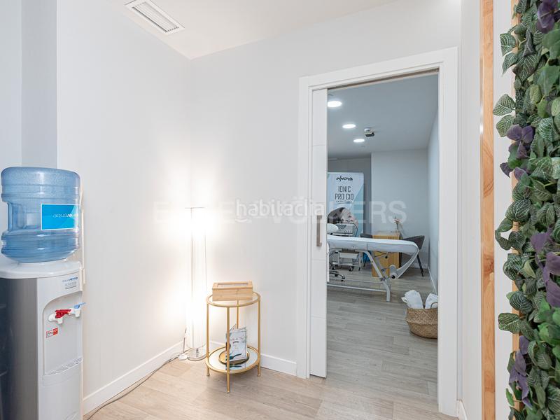 Foto 056a7f8c-9fe4-4ff8-8d62-2189d02a9b71. Location local commercial dans Porta Barcelona