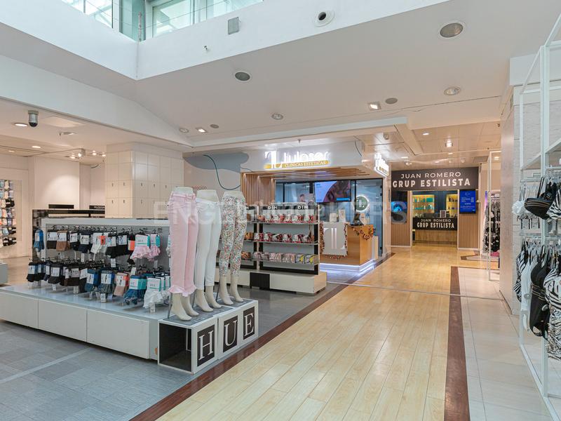 Foto 18d221c2-0294-4cd3-8f36-b70f9c99a65f. Location local commercial dans Porta Barcelona