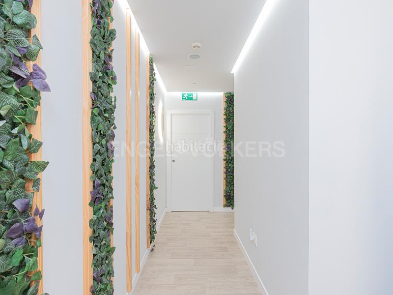 Foto 5b5642b2-b211-4a20-8623-a9a6bb385b7f. Location local commercial dans Porta Barcelona