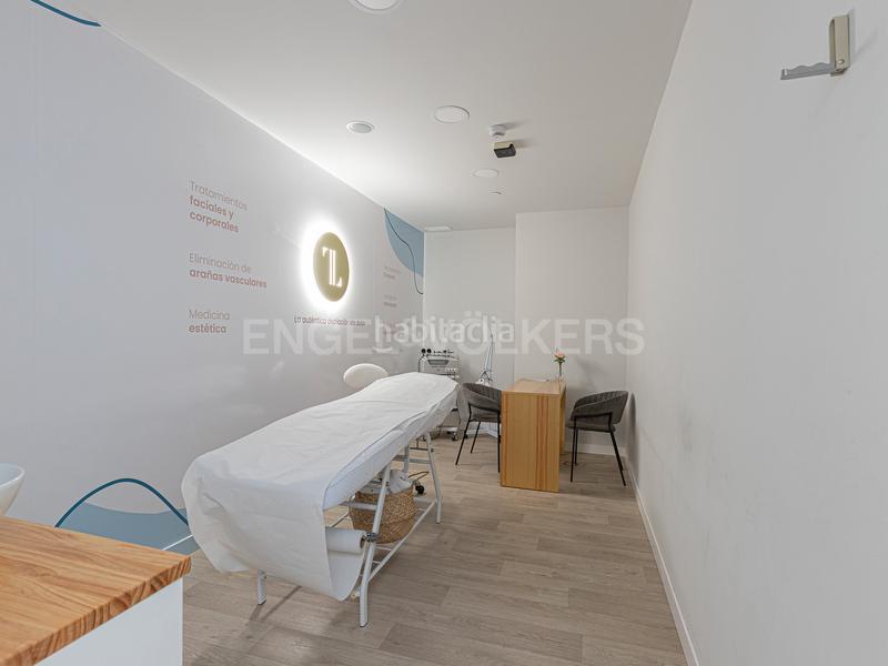 Foto aa60554a-95eb-4e1b-bc7a-3d3855f4156e. Location local commercial dans Porta Barcelona