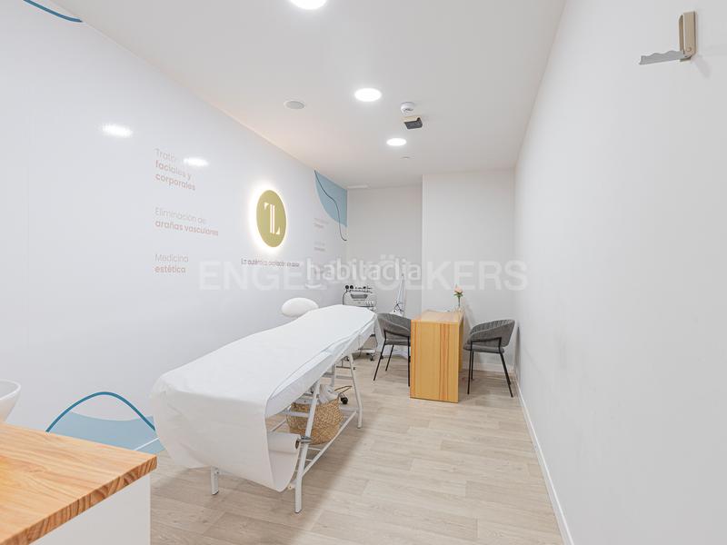 Foto c229c6ec-21f3-42c2-82f8-7d79c38f4c5f. Location local commercial dans Porta Barcelona