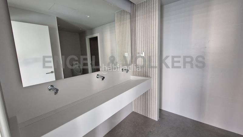 Foto cf4fca17-9df5-4eeb-bdb7-e2040e40c004. Alquiler oficina s en diagonal reformadas en edificio moderno en Barcelona