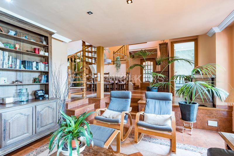 Foto 16c69900-3172-4df7-b39f-c8daeef0e57d. Edificio in Canet de Mar