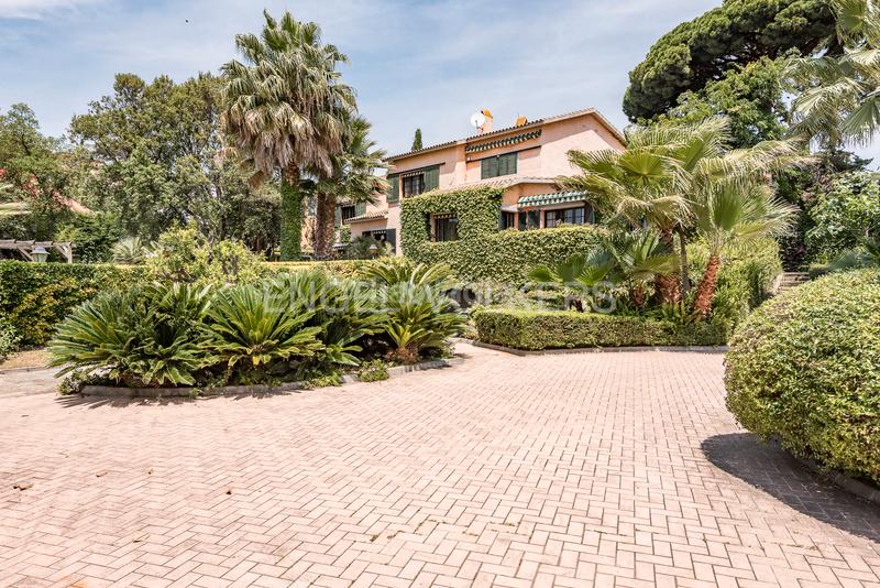 Foto aba8f416-356c-4927-ae8c-7c8c9988853c. Edificio in Canet de Mar