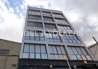 Édifice à Provençals del Poblenou. Edifico industrial apto para cambio parcial de uso a residencial