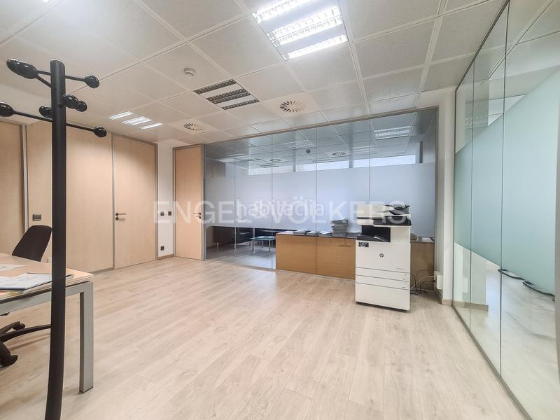 Foto 6dd59392-916e-47f8-8d32-6215430f4225. Lloguer oficina amb aparcament a La Nova Esquerra de l´Eixample Barcelona