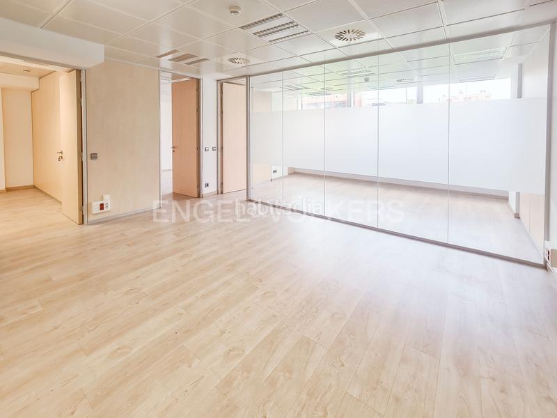 Foto 0bbe96e3-4491-4954-a8a7-77775d8d33c9. Rent office space with parking in La Nova Esquerra de l´Eixample Barcelona