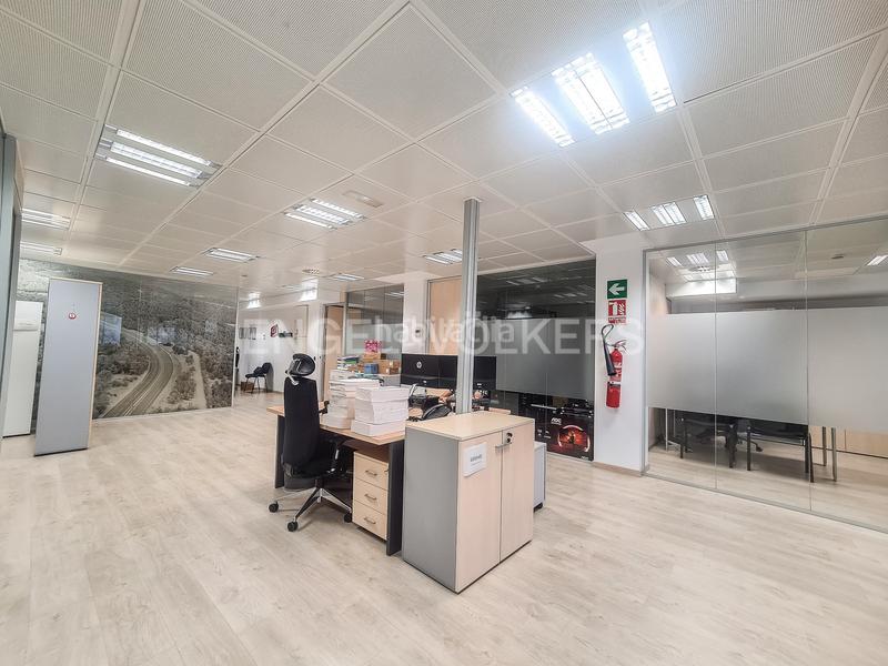 Foto 263bf77f-4fb8-49c4-ab22-1bf795bf7e27. Rent office space with parking in La Nova Esquerra de l´Eixample Barcelona