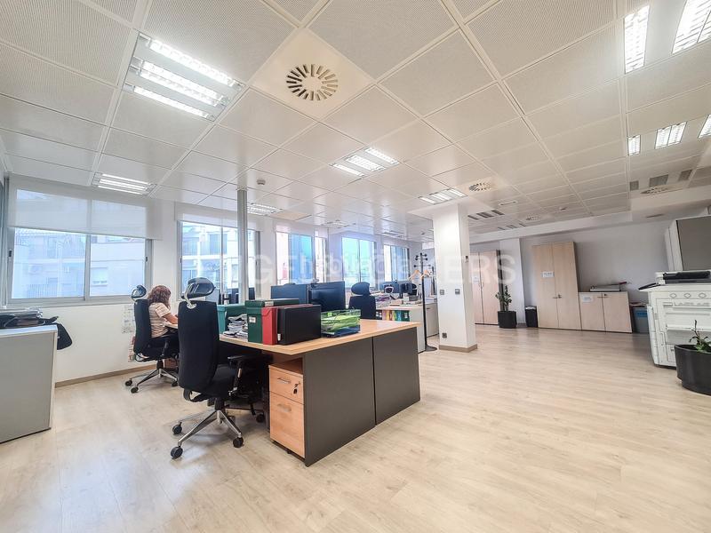 Foto 27deb698-f248-43b9-a8e5-5d5c2f6ee6b2. Rent office space with parking in La Nova Esquerra de l´Eixample Barcelona
