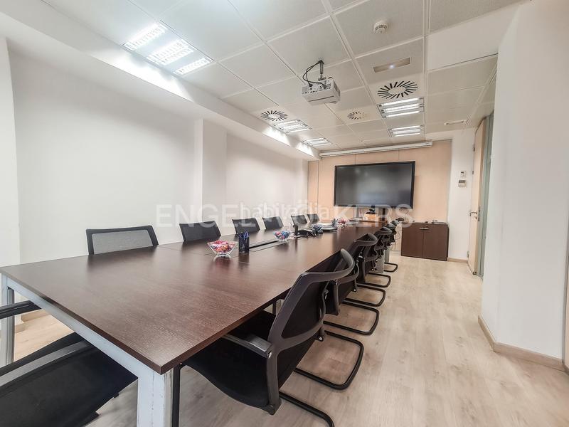 Foto 2a9a5292-3e64-4f61-93fc-069b669a4ba5. Rent office space with parking in La Nova Esquerra de l´Eixample Barcelona