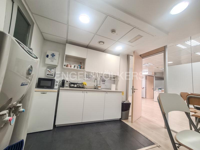 Foto 4222e5e8-9a71-47b4-92f9-af483e4706bc. Rent office space with parking in La Nova Esquerra de l´Eixample Barcelona