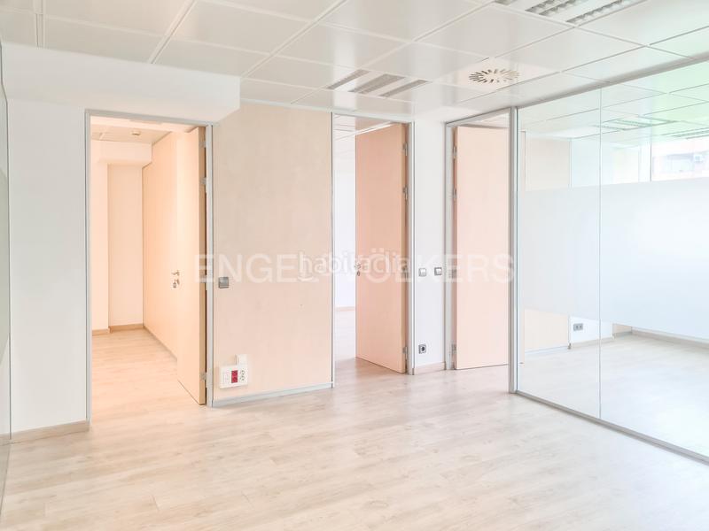 Foto 44535996-b44e-4034-97b5-28eb5a95ab47. Rent office space with parking in La Nova Esquerra de l´Eixample Barcelona