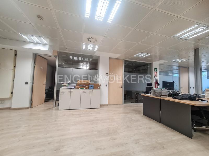 Foto 4bbf65db-7a32-4313-9936-8dc1c8addabb. Rent office space with parking in La Nova Esquerra de l´Eixample Barcelona