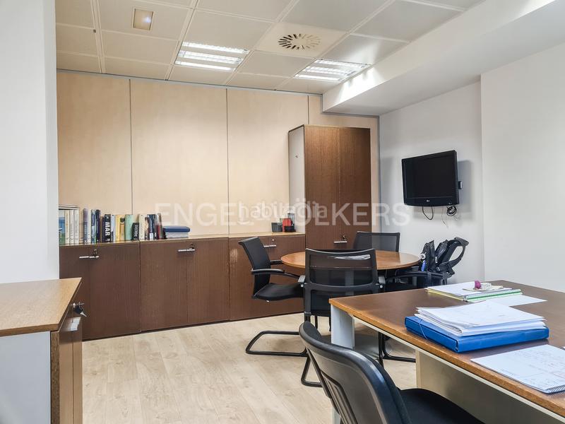 Foto 54b1bef6-2d7b-45b3-87a2-56eeed374ea6. Rent office space with parking in La Nova Esquerra de l´Eixample Barcelona