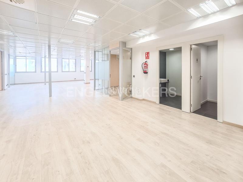 Foto 7151e06e-11d6-4c55-adcc-a2ae2cedad4b. Rent office space with parking in La Nova Esquerra de l´Eixample Barcelona