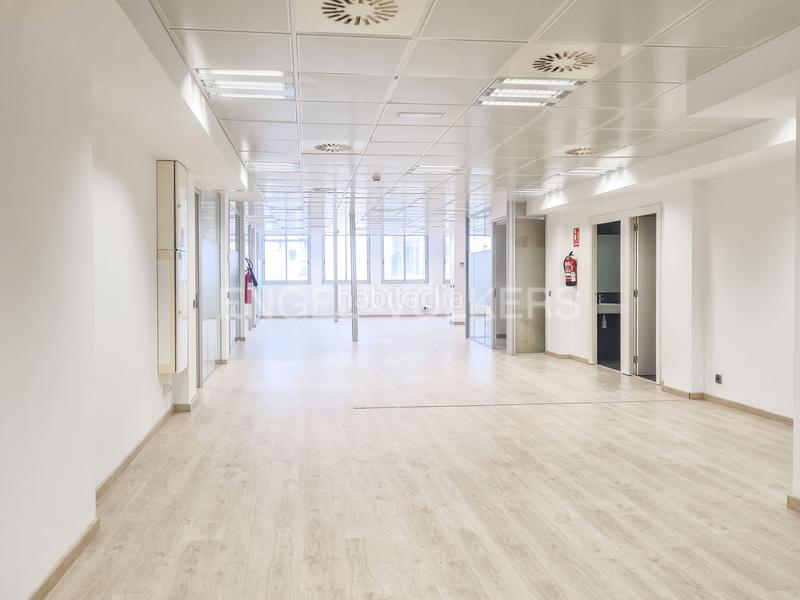 Foto 92d9da5b-41bd-4b3f-866e-584ebdd156ff. Rent office space with parking in La Nova Esquerra de l´Eixample Barcelona